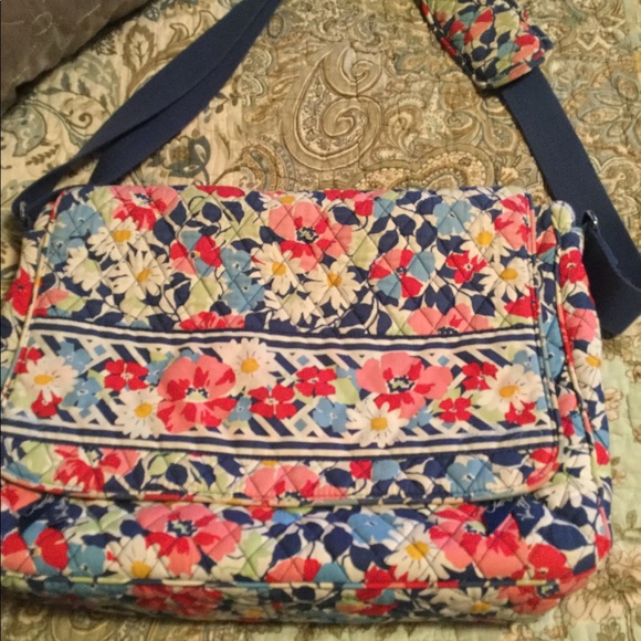 Handbags - Vera Bradley messenger bag